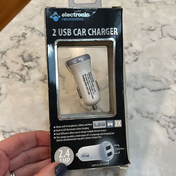 Car Cell Phone USB Charger 2.4 Amp 2 Port USB Charger NWT White - Picture 4 of 6